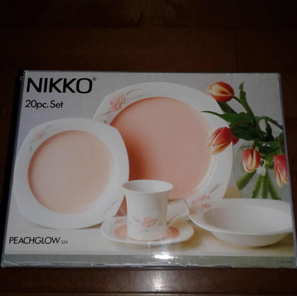 NEW in box Nikko PEACHGLOW Quadrille 20 pc Set Service for 4 Japan tableware